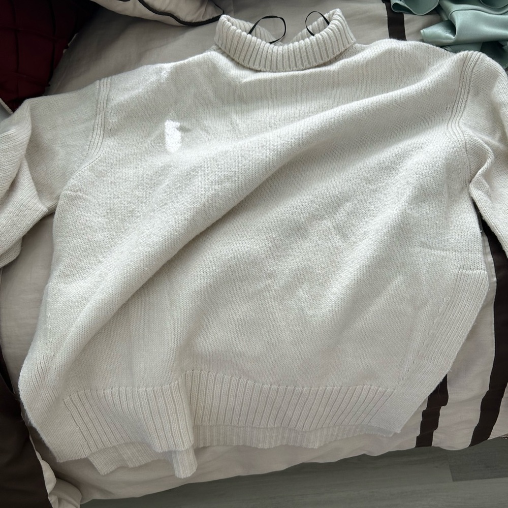 H&M Elegant Cream Turtleneck Sweater